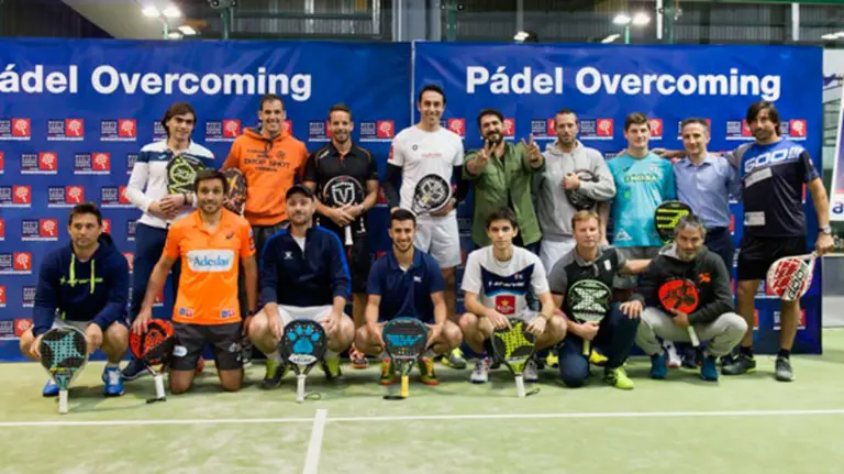 Equipo masculino de pádel presenta en Pamplona. Cedida.
