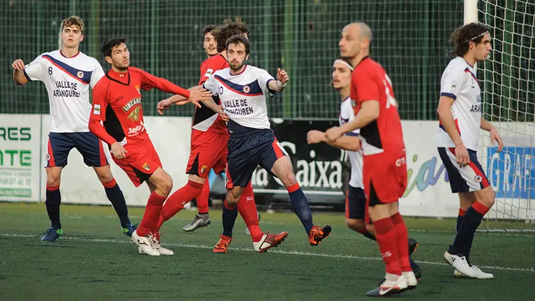 Derby Navarro entre el Mutilvera y el Tudelano. MIGUEL OSÉS_18