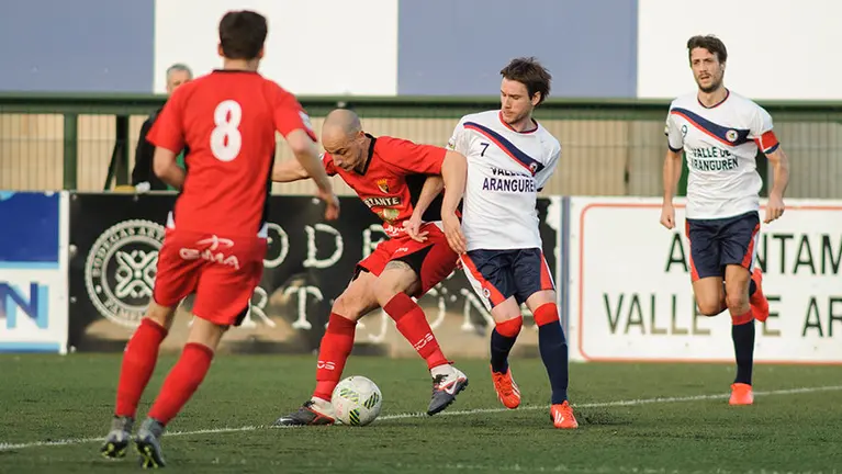 Derby Navarro entre el Mutilvera y el Tudelano. MIGUEL OSÉS_19