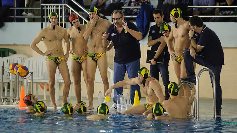 Disputada victoria del Waterpolo Navarra en las piscinas del Amaya. MIGUEL OSÉS_12