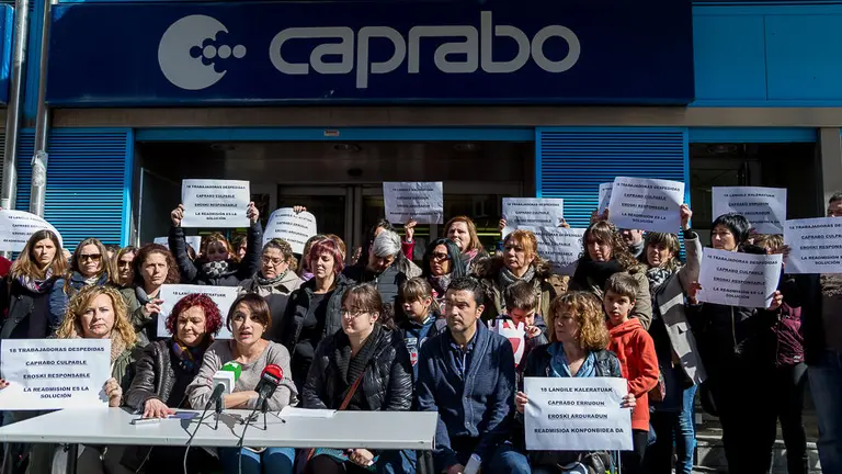 Rueda de prensa de las dieciocho trabajadoras de Caprabo despedidas (06). IÑIGO ALZUGARAY