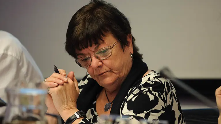 La consejera de presidencia María José Beaumont explica el plan que el gobierno pretende poner en marcha para la implantación del software libre. MIGUEL OSÉS_5