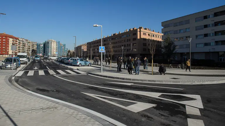 Miembros de la Comisión y la gerencia de Urbanismo del Ayuntamiento de Pamplona visitan la nueva urbanización del sur de la Milagrosa. PABLO LASAOSA 08