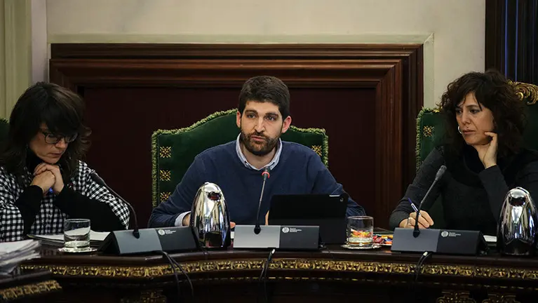 Celebración de pleno ordinario en el Ayuntamiento de Pamplona. MIGUEL OSÉS_10