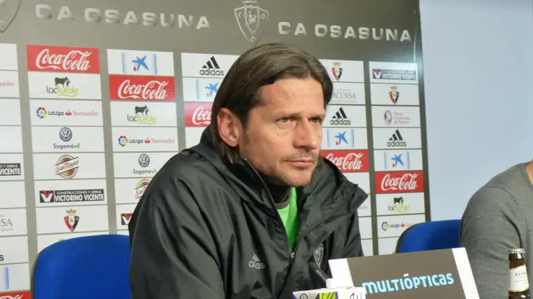 Petar Vasiljevic en la sala de prensa de El Sadar.