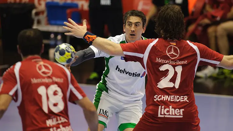 Partido de Balonmano entre Helvetia - Melsugen de la copa EHF . MIGUEL OSÉS_25
