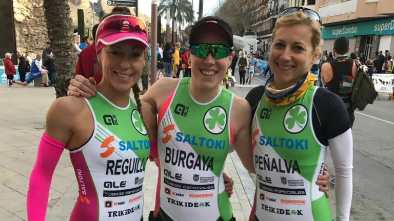 Equipo femenino del Saltoki Trikideak.