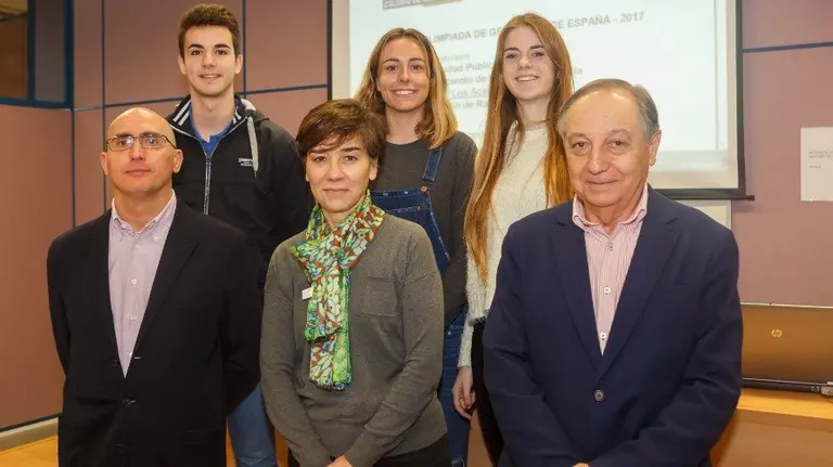 Fila superior (de izq. a dcha.) Mikel Barandiarán, Cristina Celaya y Paula Cabrejas. Fila inferior (de izq. a dcha.) Juan José Calvo, Eloísa Ramírez y Eugenio de Ezquerra.