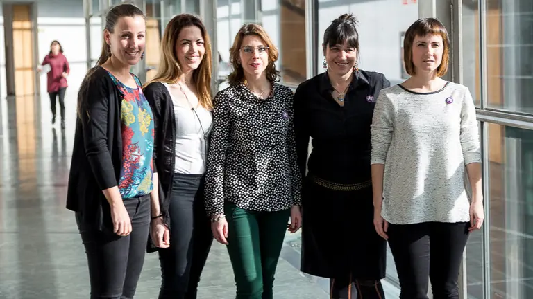 Una representación de dietistas nutricionistas de Mediterránea de Cátering comparecen en sesión de trabajo para exponer su situación (04). IÑIGO ALZUGARAY