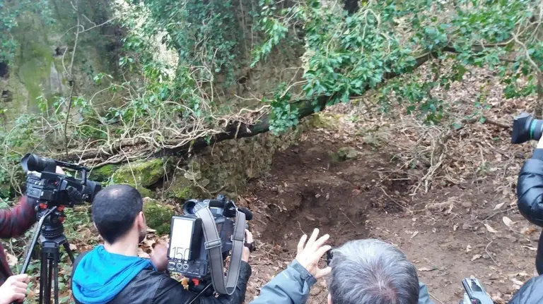 Zulo encontrado en Irún, donde ETA guardaba explosivos y manuales.