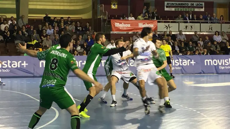 Partido Ademar León- Helvetia Anaitasuna. Twitter Ademar.