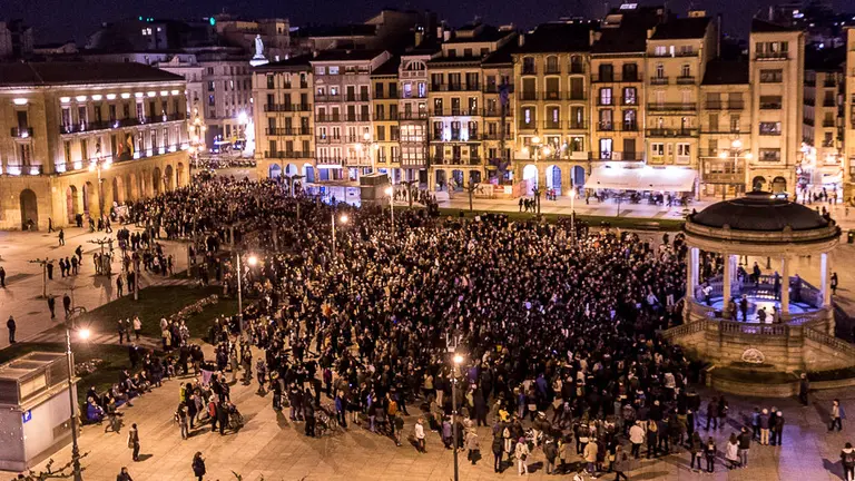 Manifestación convocada por la Coordinadora Feminista de Euskal Herria, que integra grupos, colectivos y organizaciones que trabajan en el ámbito de la mujer en Navarra (30). IÑIGO ALZUGARAY