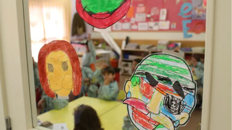 Niños en una clase de colegio. ARCHIVO