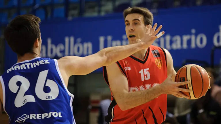 Partido Basket Navarra en el Pabellón de la UPNA. MIGUEL OSÉS