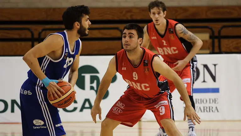 Partido Basket Navarra en el Pabellón de la UPNA. MIGUEL OSÉS_16