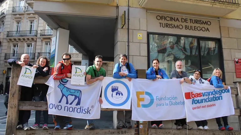 El vicepresidente de ANADI, Humberto Pérez de Leiva, tercero por la izquierda, junto a una representación de ANADI y del resto de asociaciones participantes.