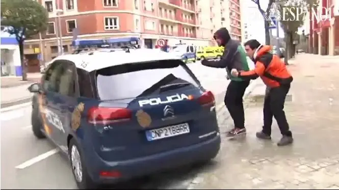 Imagen del vídeo radicales saliendo juzgados Pamplona.