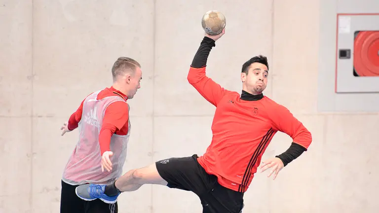 Osasuna entrena en las instalaciones de Mutilva. PABLO LASAOSA 17