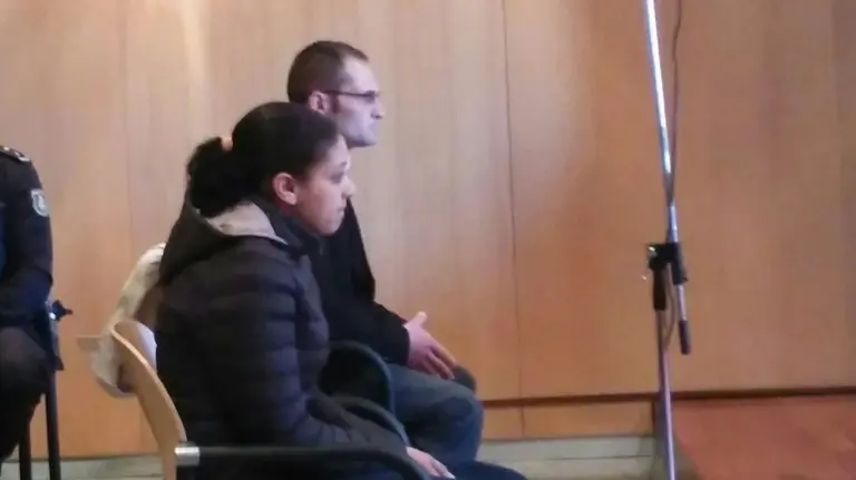 Los padres del niño hallado muerto en una maleta, en el juicio en el que han sido condenados a 67 años de cárcel.