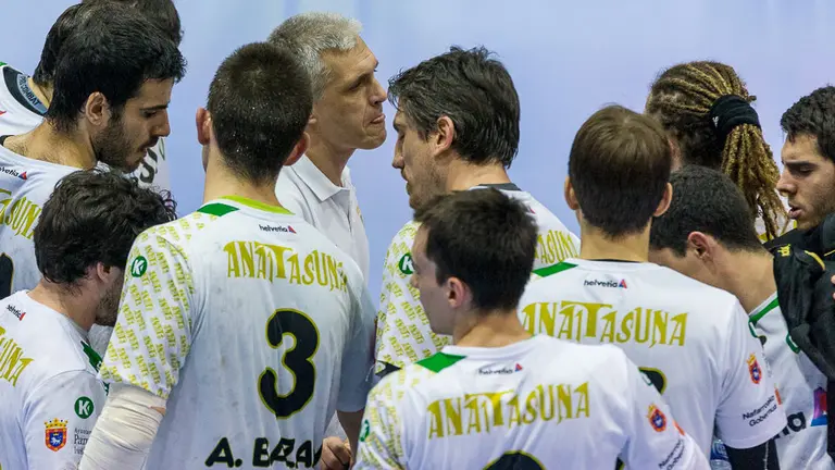 Helvetia Anaitasuna y el DS Auto Gomas Sinfín (13). IÑIGO ALZUGARAY