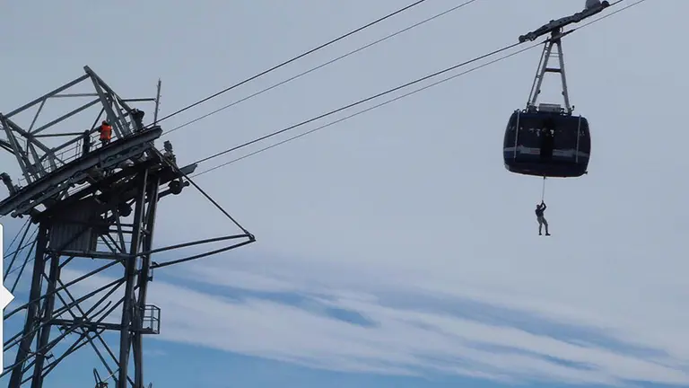Evacuación de las personas atrapadas en el Teleférico del Teide por una avería. DIARIO DE AVISOS