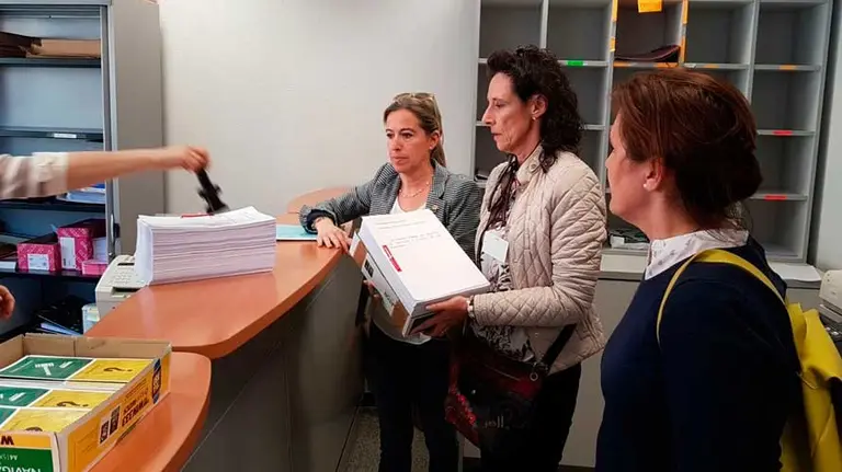 Tres de las madres afectadas por la supresión de becas. CEDIDA