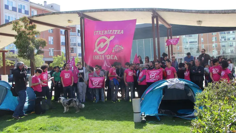 El Movimiento Juvenil de la Chantrea que ha defendido a los okupas desalojados esta semana en el barrio pamplonés EP