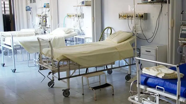 Cama ortopédica reclinable en un hospital. ARCHIVO