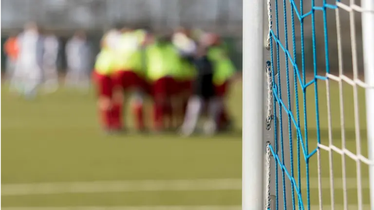 Un campo de fútbol.
