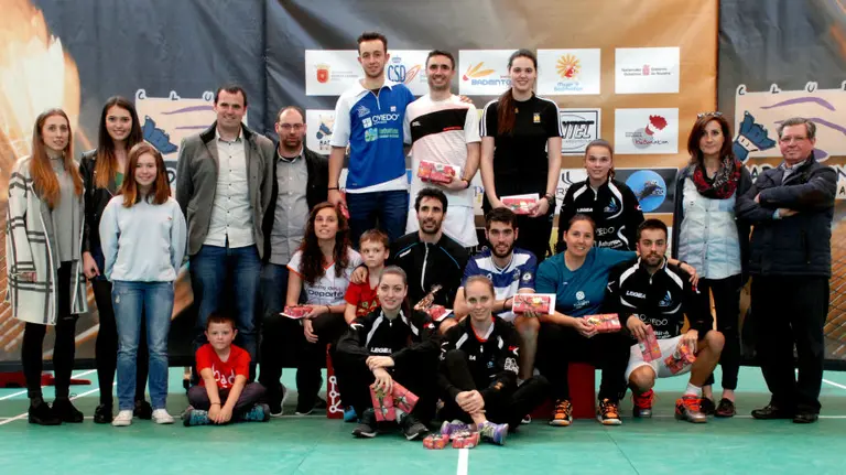 Participantes en el Máster de Badminton en Estella.