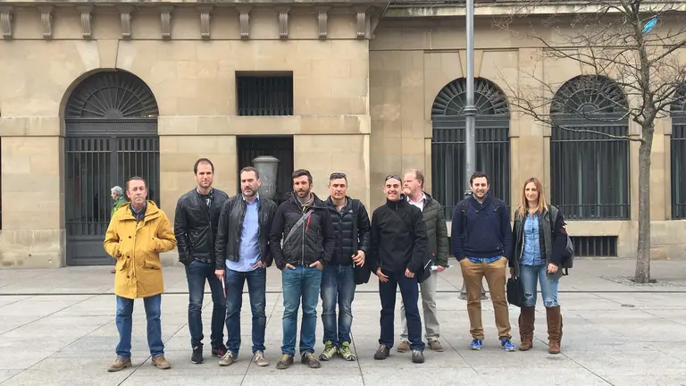 La Comisión de Personal de Policía Foral que se ha reunido con la consejera de Interior, María José Beaumont, para mostrar su rechazo a la Ley de Policías. CEDIDA