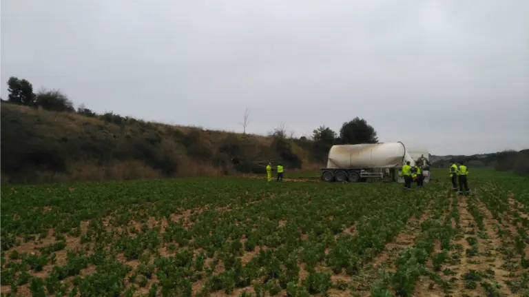 Muere el conductor de un camión al accidentarse en Garínoain y caer al terraplén entre la autopista y la carretera nacional