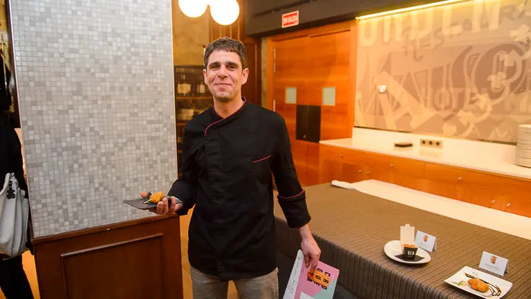 Acto de entrega de diplomas a los finalistas de la I Semana de la Croqueta. PABLO LASAOSA 25