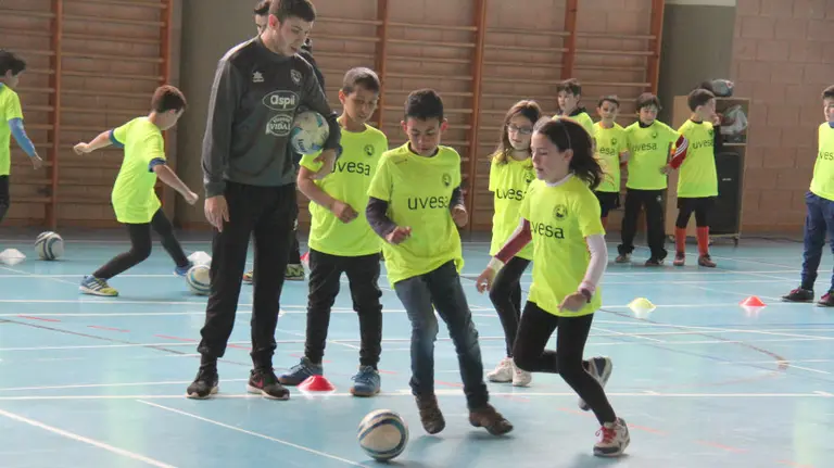 Visita del Aspil Vidal a un colegio de Tudela.