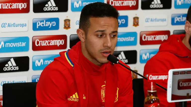 Thiago Alcántara en rueda de prensa. Foto web Sefútbol.