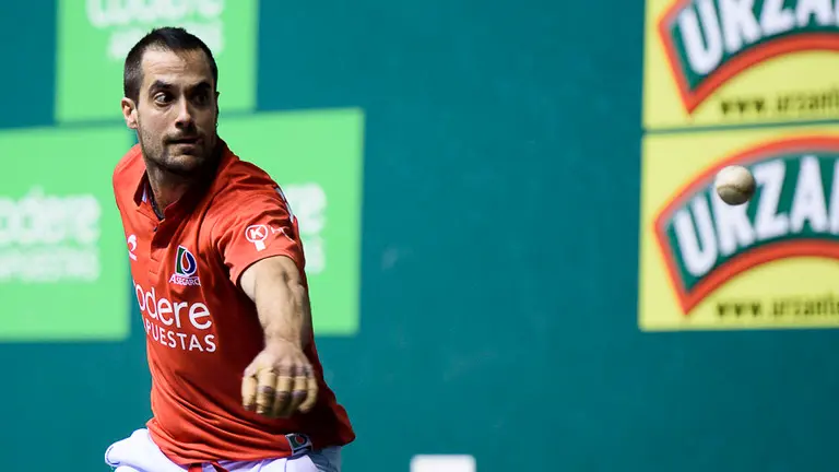 Bengoetxea VI-Larunbe se enfrentan a Elezkano II-Zabaleta. PABLO LASAOSA 14