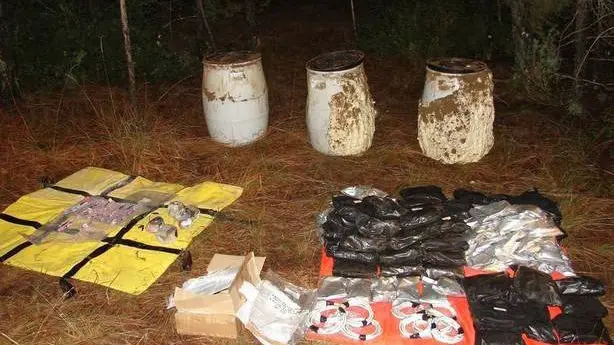 Material encontrado en un zulo, en Mondragón (Guipúzcoa), de ETA (EFE)