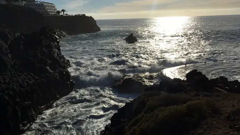 Lugar donde cayeron al mar las dos personas fallecidas en Tenerife.