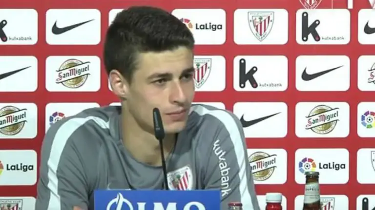 Kepa Arrizabalaga en rueda de prensa.