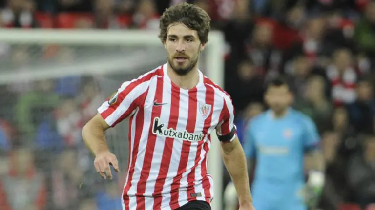 Yeray Álvarez con la camiseta del Athletic. Efe.