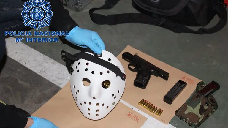 Material requisado por la Policía Nacional a un grupo itinerante de ladrones que robaba violentamente en varias ciudades de España; su primer atraco se descubrió en Pamplona. PN (2)