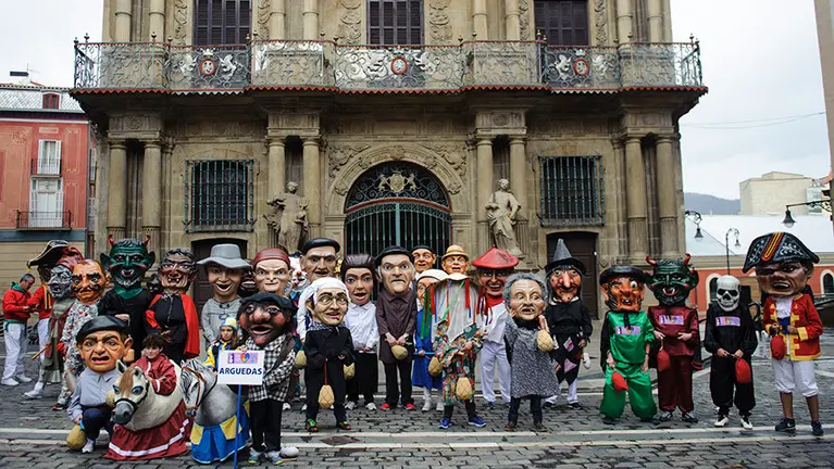 Día mundial de la concienciación del Autismo en Pamplona con la salida de cientos de kilikis venidos de toda Navarra. MIGUEL OSÉS_12