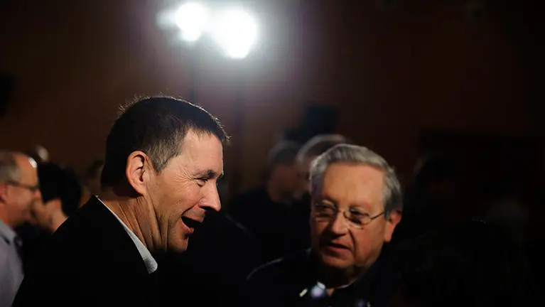 Los partidos que conforman EH Bildu (Sortu, Aralar y EA) firman un compromiso sobre el futuro de la coalición. MIGUEL OSÉS_13