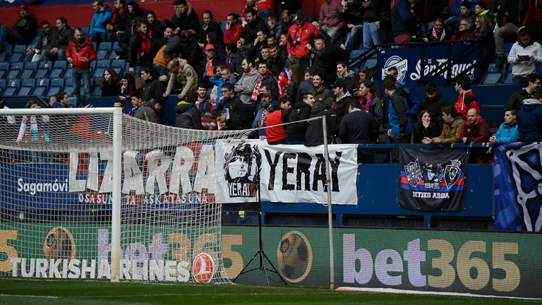Pancarta de recuero a Yeray Lana en El Sadar. Pablo Lasaosa.