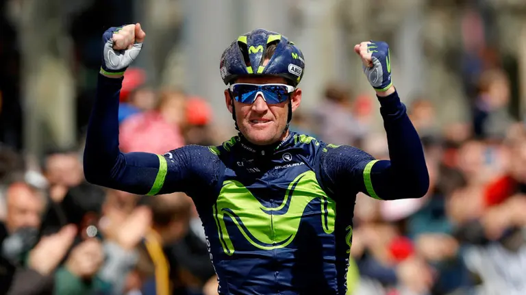 Rori Sutherland celebra la victoria. Foto Movistar team.