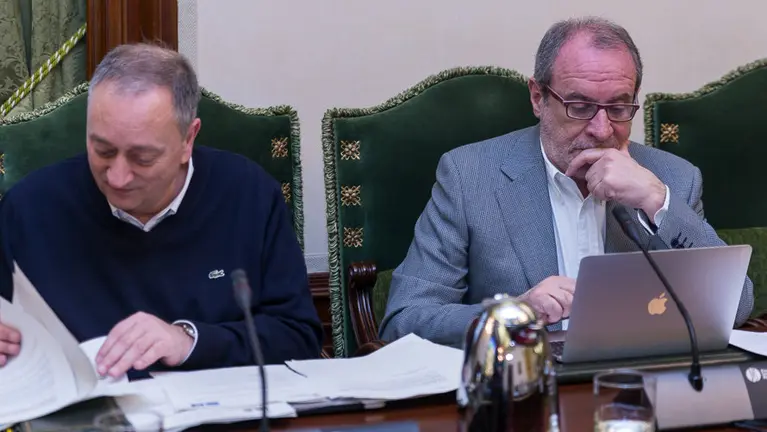 Javier Leoz e Iñaki cabasés, concejales de Geroa Bai en el Ayuntamiento de Pamplona. ÍÑIGO ALZUGARAY. jpg