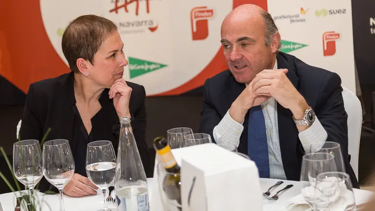 Luis De Guindos, ministro de Economía, Industria y Competitividad participa en un almuerzo informativo en el Hotel Tres Reyes (09). NAVARRA.com
