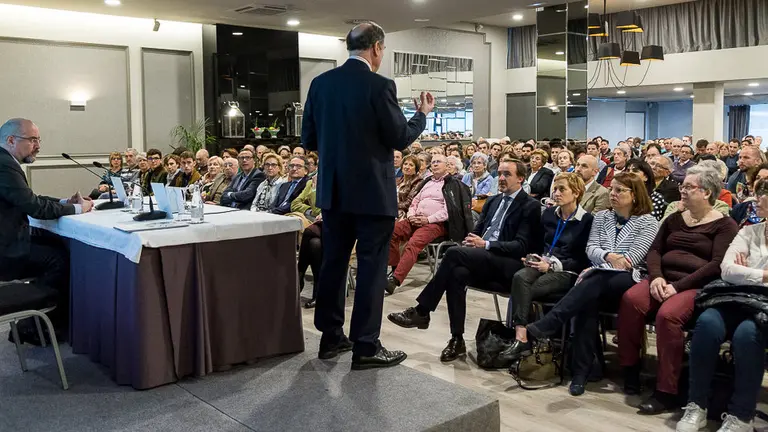 Charla-coloquio con el periodista Pedro J. Ramírez, organizada por Sociedad Civil Navarra (21). IÑIGO ALZUGARAY