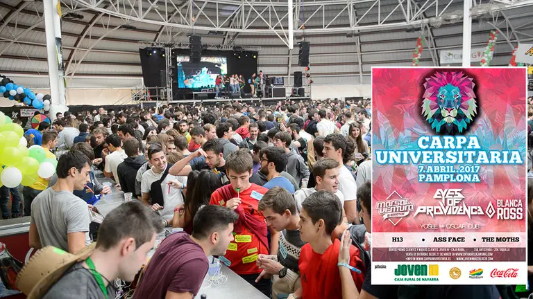 Cartel de la carpa universitaria sobre una imagen de la última fiesta de Pamplona.