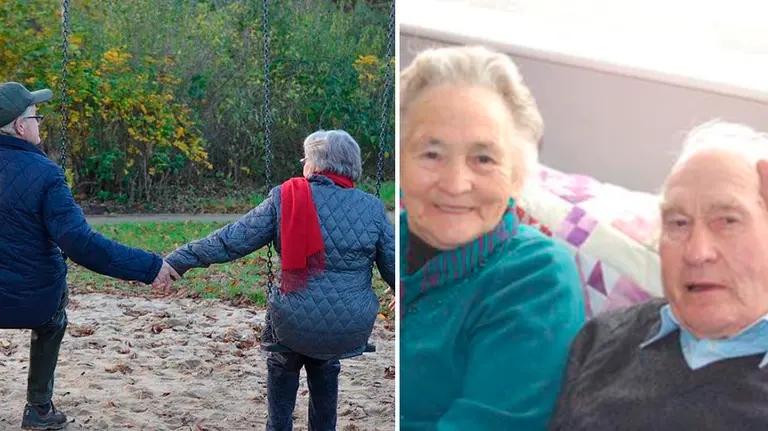 A la izquierda, una pareja de ancianos se cogen de la mano. A la derecha, el matrimonio que ha fallecido, sin saberlo, con 4 minutos de diferencia.